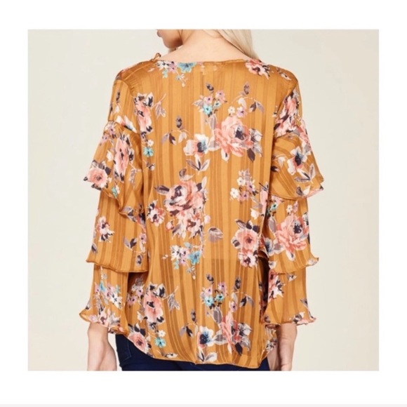 PAPERMOON CRESCENT 🔸Tiered Sleeve Floral Blouse - Picture 2 of 4